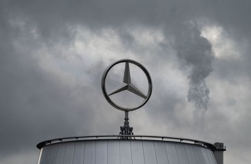 70.000 Euro Verlust –   Anleger Lukas Delp geht gegen Daimler vor