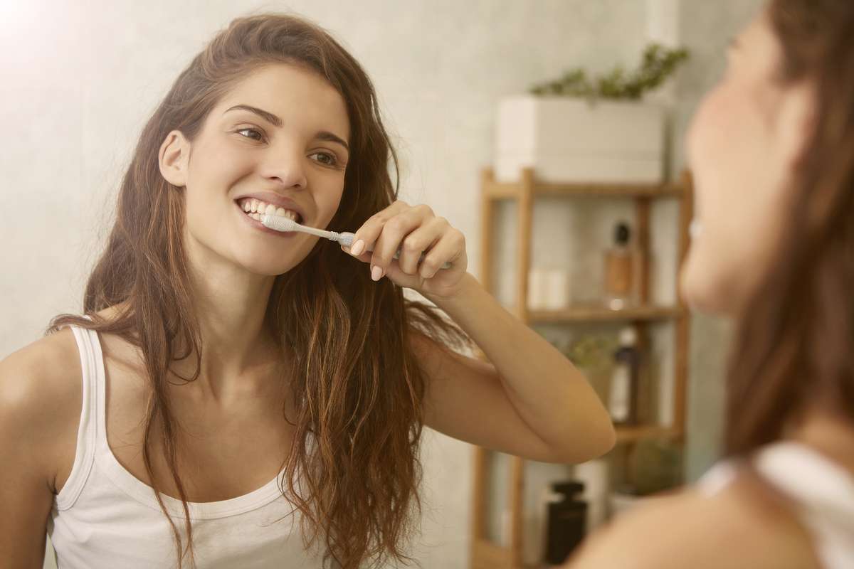 Welche Fehler gilt es beim Zähneputzen zu vermeiden? Foto: Ollyy/Shutterstock