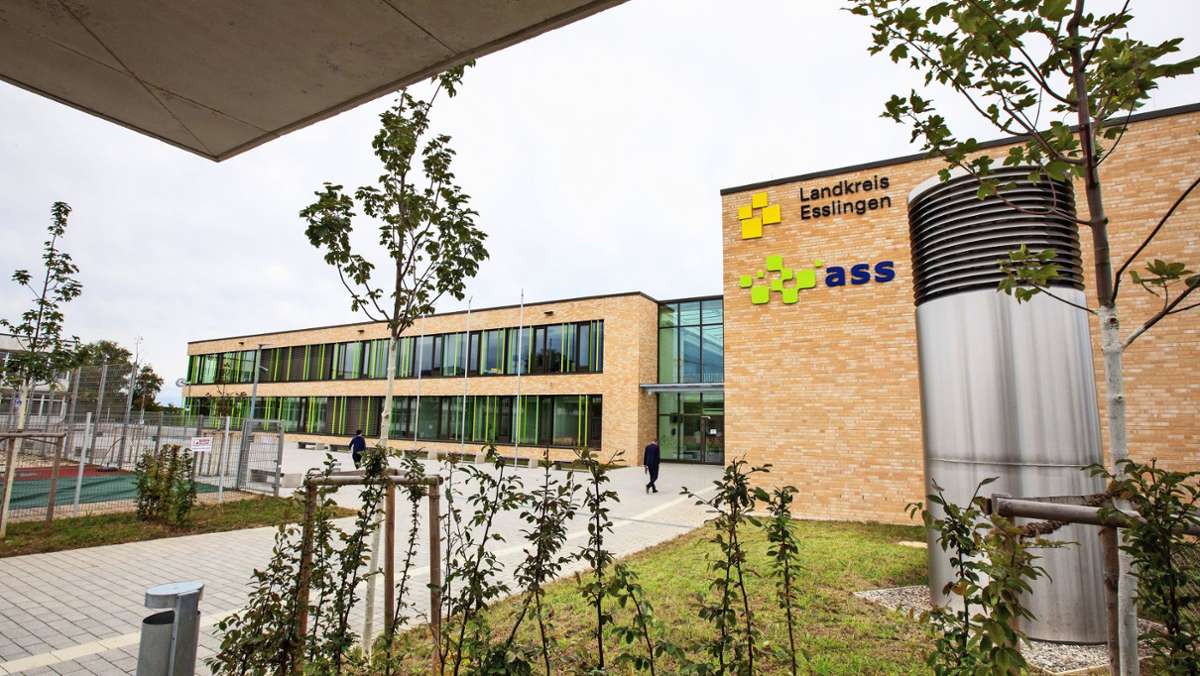 Schule in Nürtingen eingeweiht: „Traumhaus in bester Aussichtslage“