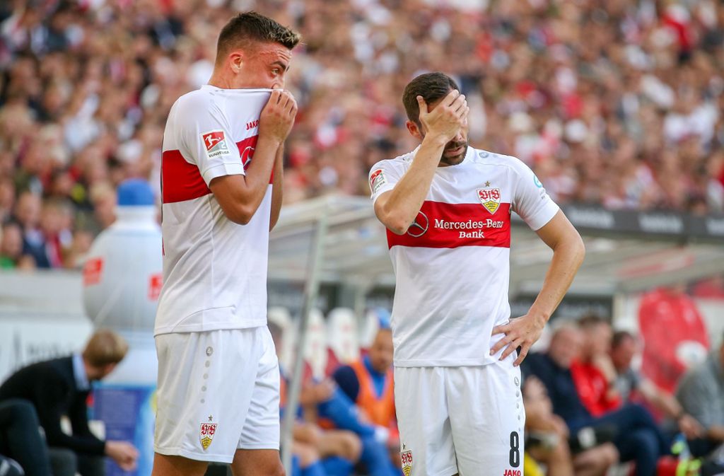 Enttäuschte Gesichter beim VfB nach dem Abpfiff, als die 0:1-Niederlage feststeht – hier Philipp Förster (li.) und Gonzalo Castro.