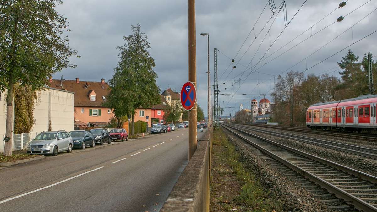  Die Stadt bereitet das Bauvorhaben der Deutschen Bahn entlang der Ulmer Straße vor. Der Startschuss ist für den Sommer geplant. 