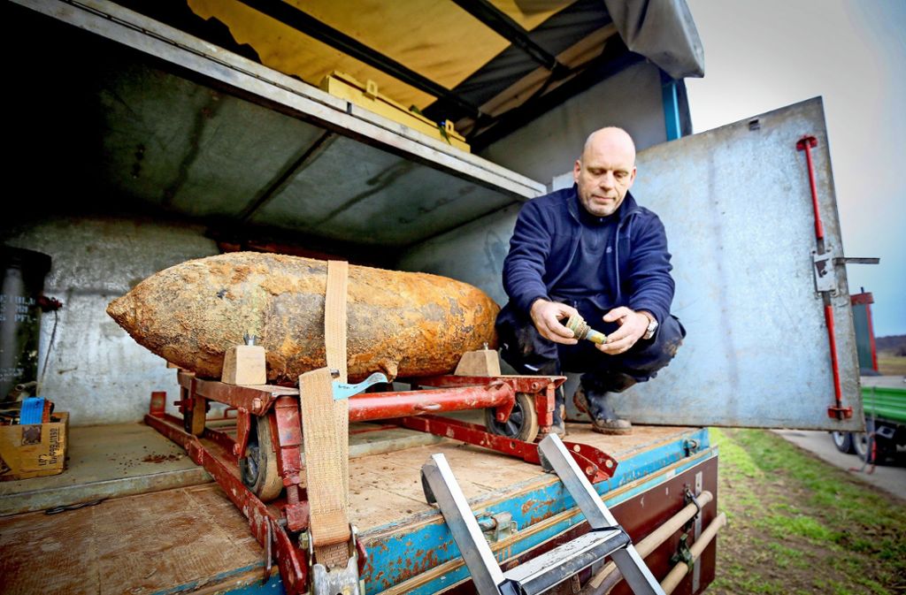 Dickes Ding: Christoph Rottner und sein Team haben eine 250-Kilo-Bombe nahe der Autobahn 81 entschärft. Sie lag mehr als 70 Jahre unter der Erde.