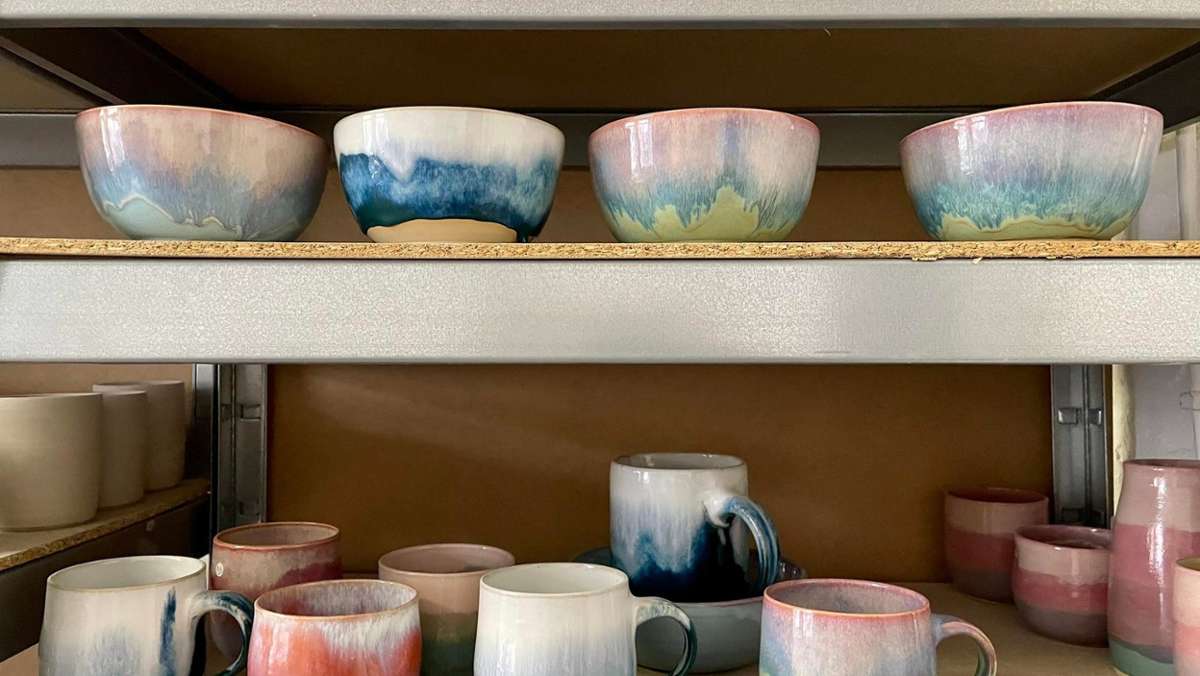 Tassen mit besonderem Farbverlauf treffen auf Terrazzo: Hier gibts coole Keramik aus dem Kessel