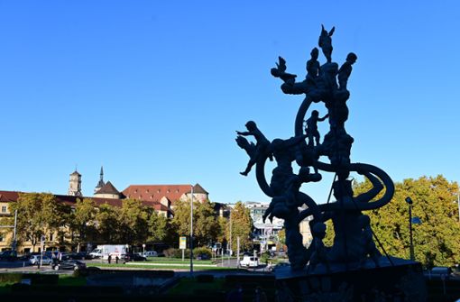 Der Künstler Peter Lenk will seine Stuttgart-21-Skulptur an den Bodensee zurückholen, wenn sich kein neuer Standort findet und sie nicht am Stadtpalais bleiben darf . Foto: Lichtgut/Piechowsk