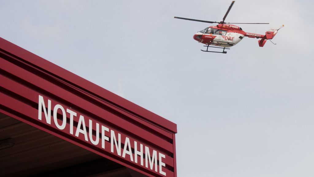 Arbeitsunfall in Aichtal: Staplerfahrer muss verletzt in die Klinik