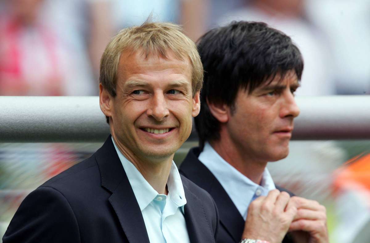 Für das Projekt Heim-WM 2006 engagierte der DFB ab 2004 Jürgen Klinsmann (l.). In 34 Spielen gelangen durchschnittlich 2,0 Punkte pro Spiel und der dritte Platz bei der WM. Nach dem sogenannten „Sommermärchen“ verabschiedete sich Klinsmann wieder und übergab an seinen bisherigen „Co“ Joachim Löw (r.).