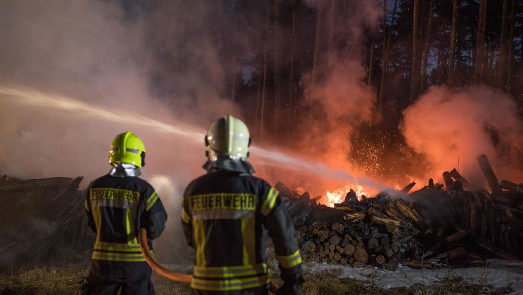 Brandstiftung im Kreis Ludwigsburg: Unbekannte legen mehrere Feuer