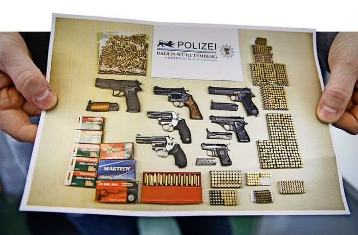 Polizei sprengt Waffenhändlerring