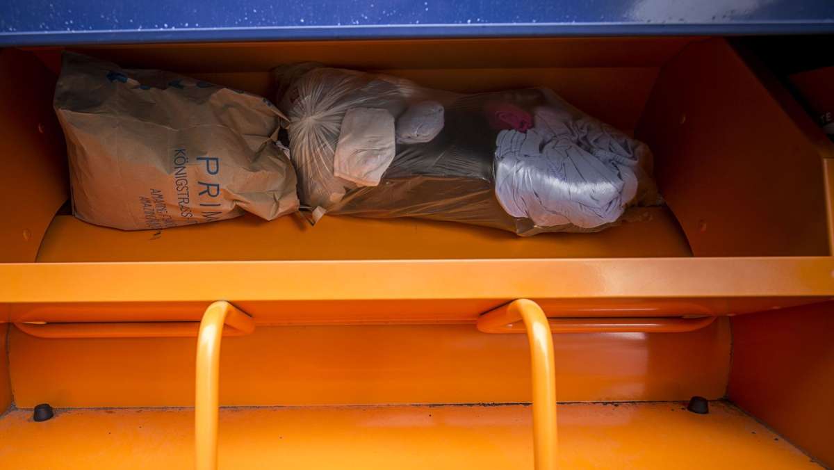 Bayern: 25-Jährige stirbt im Altkleidercontainer