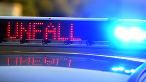 Unfall in Stuttgart-Möhringen: 80-Jährige nach Kollision auf Kreuzung verletzt –  Polizei sucht Zeugen