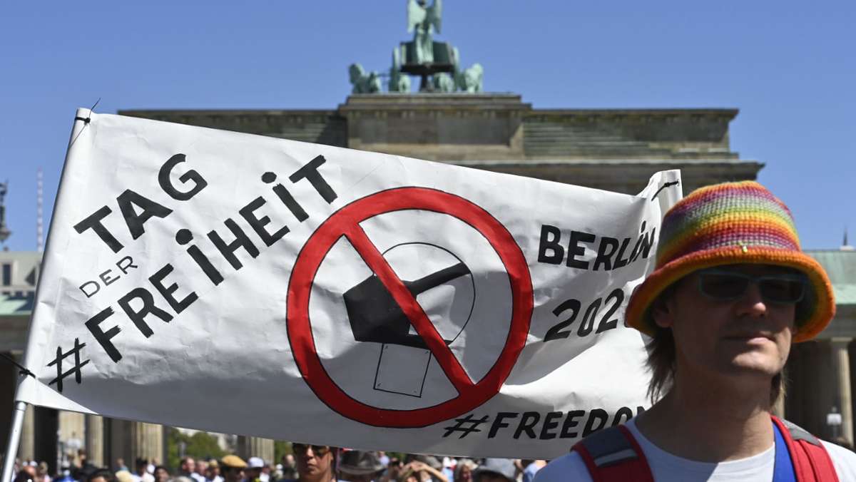 Protest in Berlin: Polizei will Demo  gegen Corona-Maßnahmen auflösen