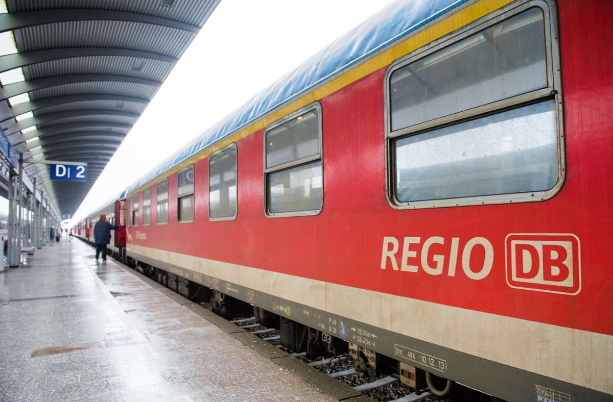 Die Lokführer sind bei DB Regio angestellt. (Symbolbild) Foto: dpa/Daniel Bockwoldt