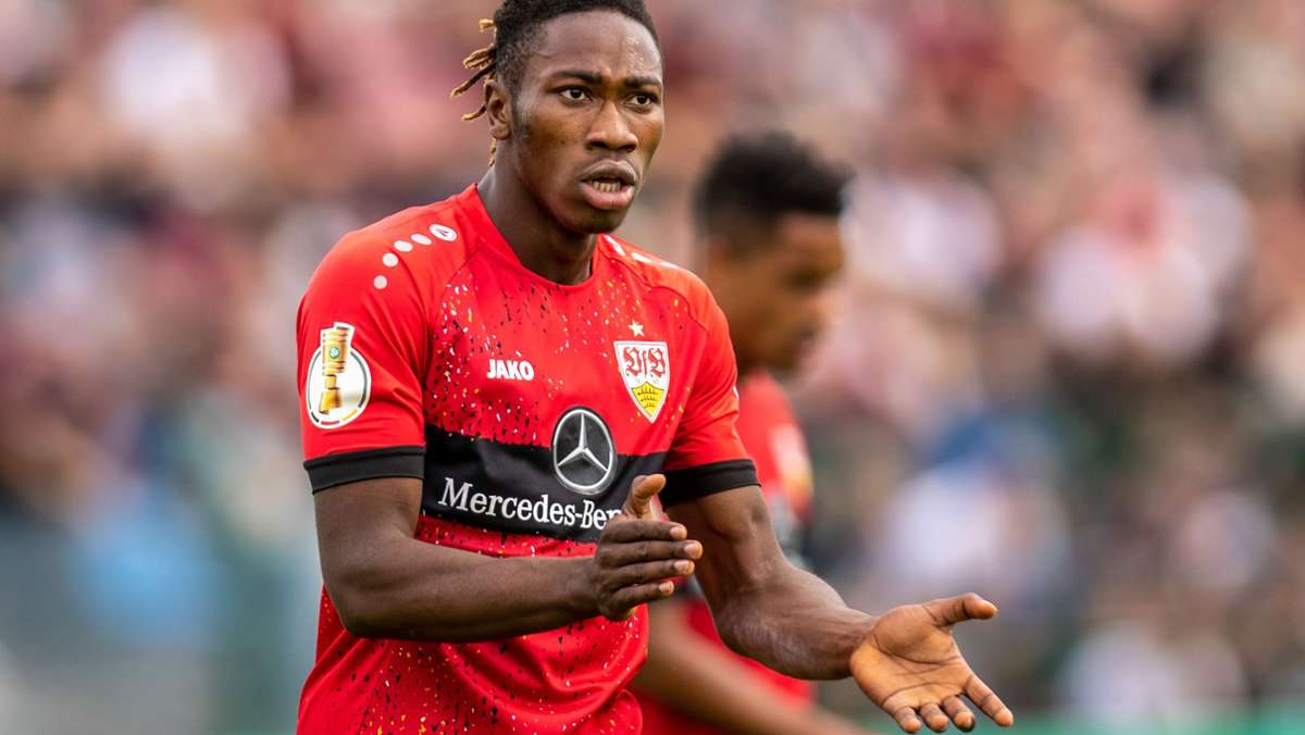  Sein Comeback wird sich noch eine Weile hinziehen, aber der VfB Stuttgart glaubt an den verletzten Mohamed Sankoh und hat sich mit ihm auf einen neuen Vertrag geeinigt. 