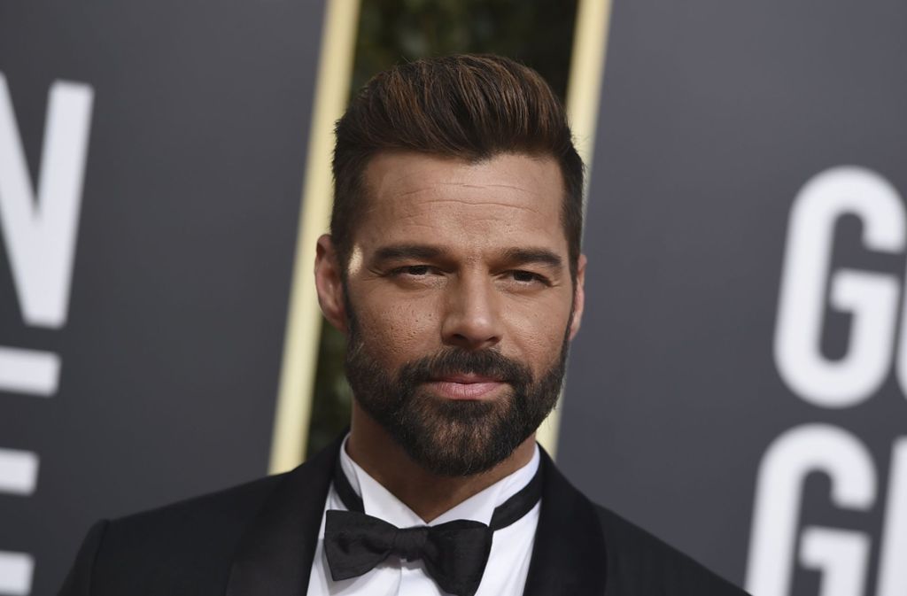 Mit Bart und Fliege: Ricky Martin Anfang des Jahres bei einer Preisverleihung in Beverly Hills – und jedes Detail stimmt.