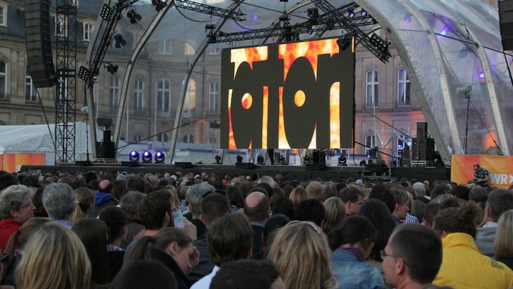 SWR-Sommerfestival: Tatort-Premiere unter freiem Himmel auf dem Stuttgarter Schlossplatz