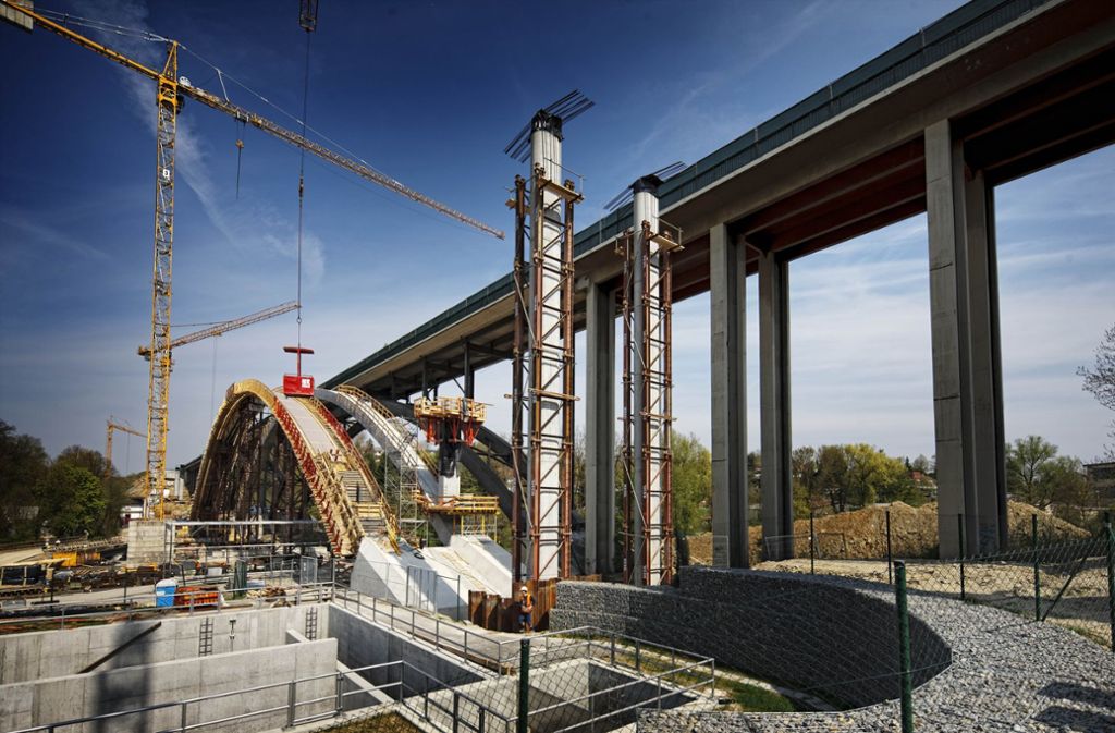 2010: Das neue Murrtalviadukt ist im Bau.