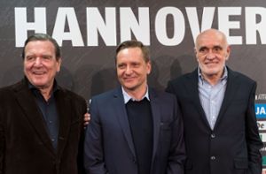 Gerhard Schröder und Co.: Die Promi-Fans von Hannover 96