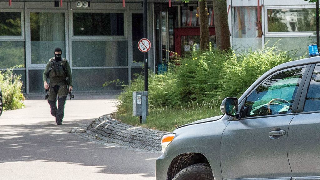 Newsblog zum Amokalarm in Esslingen: Alarm aufgehoben – Bewaffneter weiter flüchtig