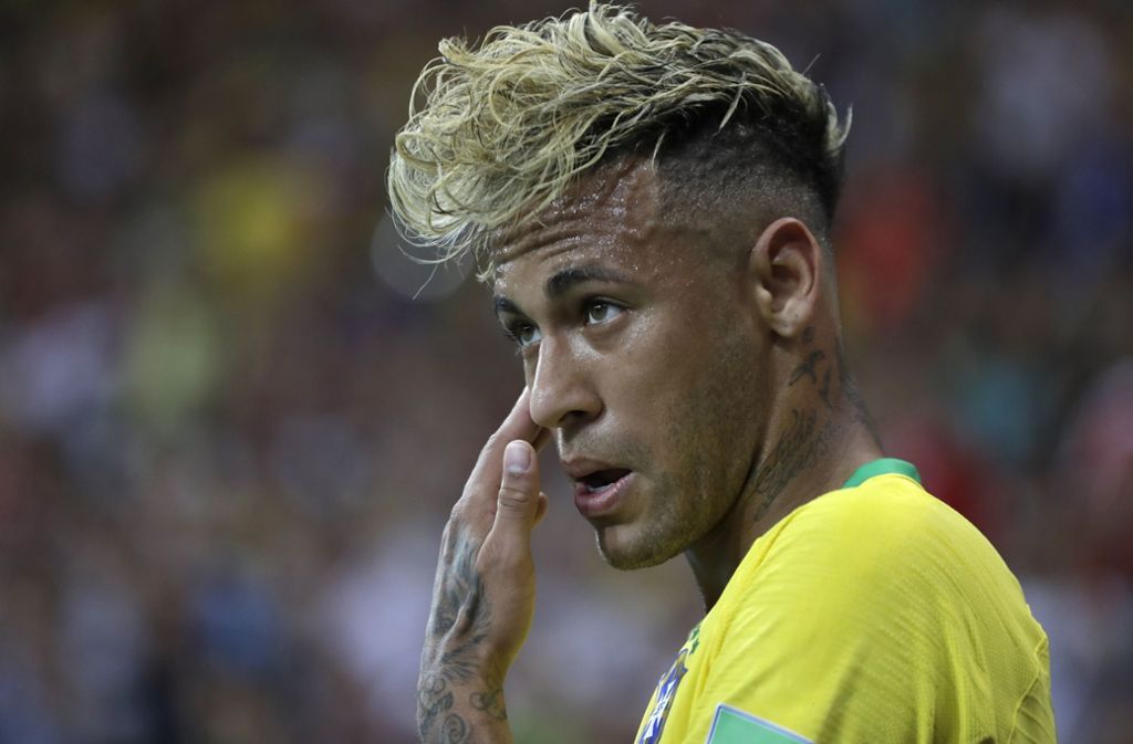 Der Brasilianer Neymar hat nicht nur tolle Fußball-Tricks im Repertoire, er kennt auch alle möglichen Frisuren – mal gekräuselt kurz, mal mit neckischen Rastalocken. Für Russland hat er sich einen Volahiku als WM-Schnitt ausgesucht. Vorne lang, hinten kurz.