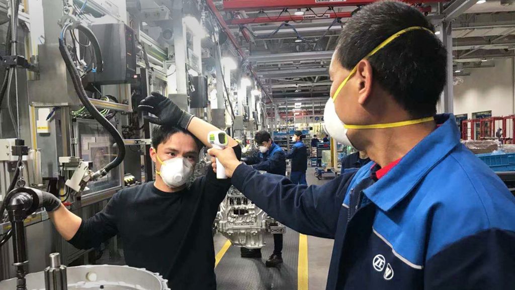 Firmen stellen Produktion um: Atemschutzmasken made by ZF