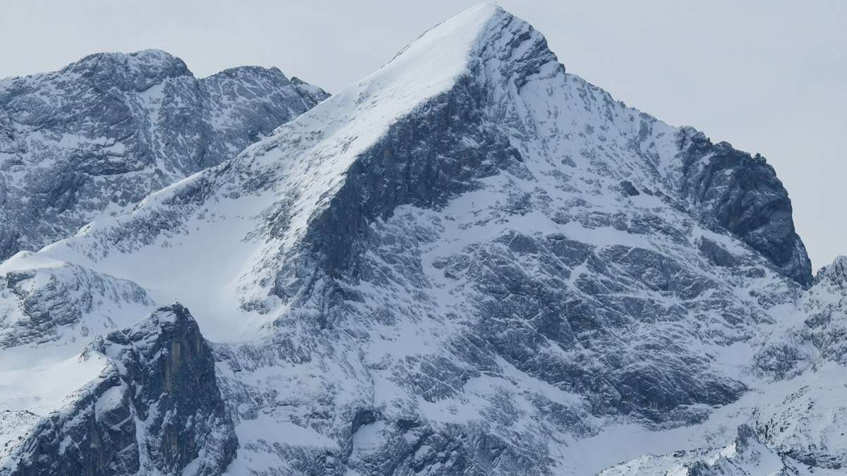 Schweizer Alpen: Sechs Skitourengänger werden vermisst