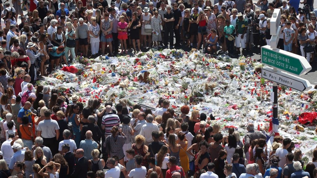 Schweigeminute nach Terrorangriff in Nizza: Manuel Valls ausgebuht