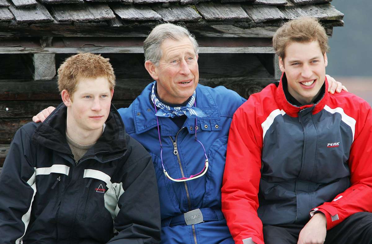 2005: Prinz Charles mit seinen Söhnen beim Skiurlaub in Klosters.