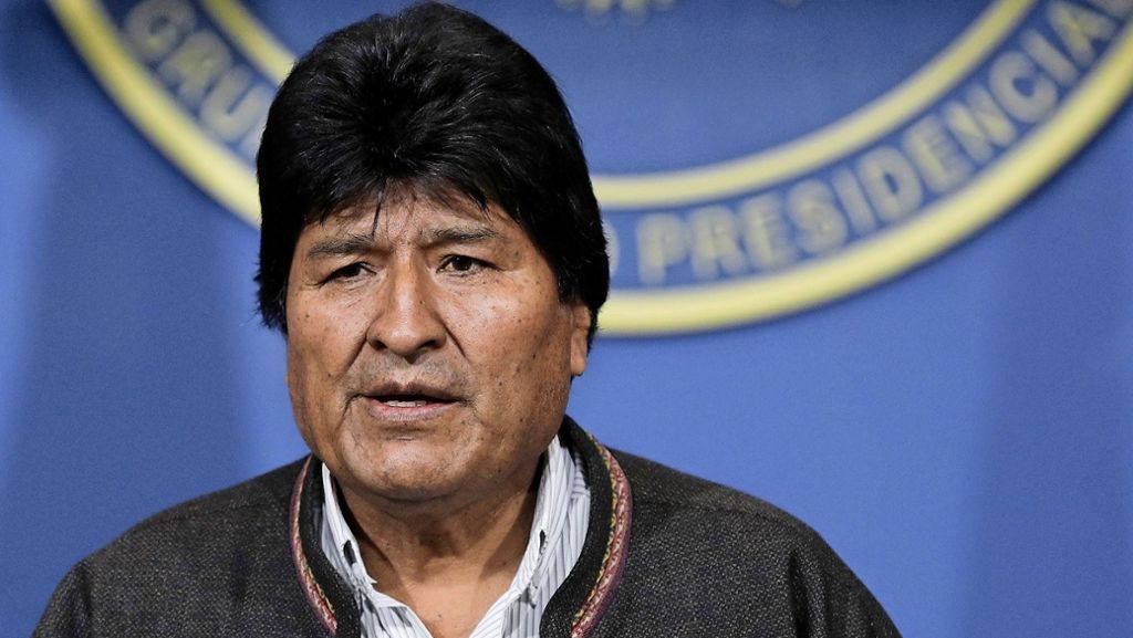  Der Druck auf Evo Morales wuchs immer mehr. Zuletzt forderten auch die Chefs von Armee und Polizei seinen Rücktritt. Die Ankündigung einer Neuwahl war nicht genug, um die Opposition zu beschwichtigen. 