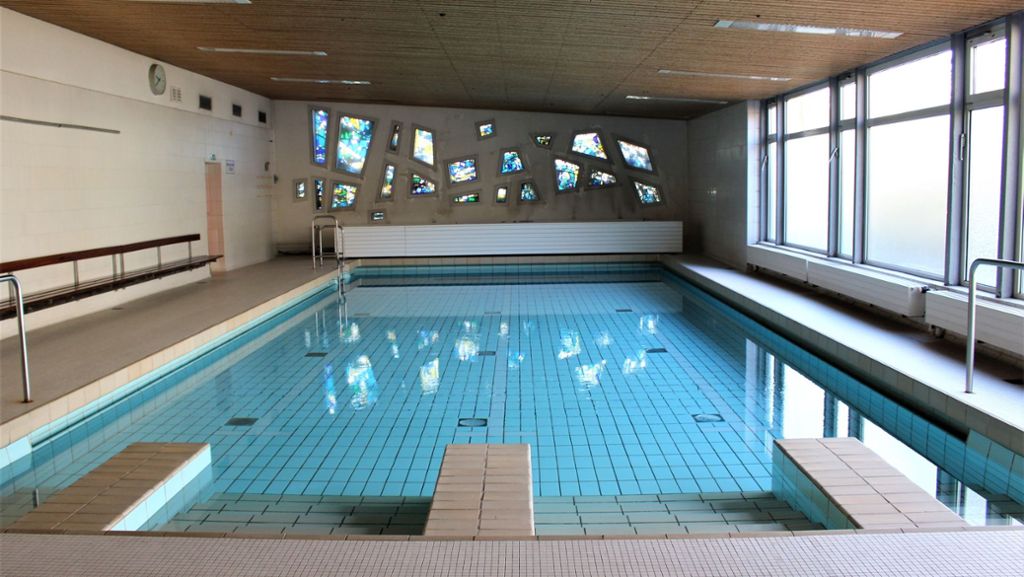  Das Lehrschwimmbecken in Stuttgart-Heumaden kann nicht kompensieren, dass die Öffnungszeiten in den öffentlichen Hallenbädern reduziert werden sollen. Denn das Minibecken ist dauerbelegt. Und Prüfungen sind dort auch nicht möglich. 