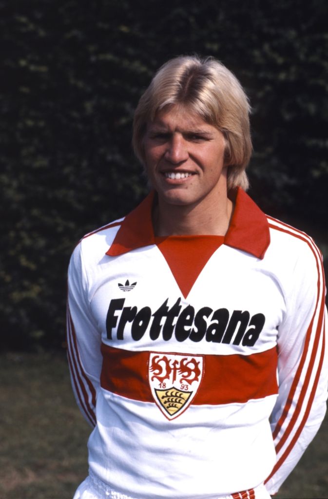Für den VfB Stuttgart spielte der Innenverteidiger insgesamt 252 Mal und erzielte dabei 22 Tore. Seine Kritiker nannten ihn auf Grund seiner köperbetonten Spielweise und seines friedlichen Erscheinungsbilds „Treter mit Engelsgesicht“.