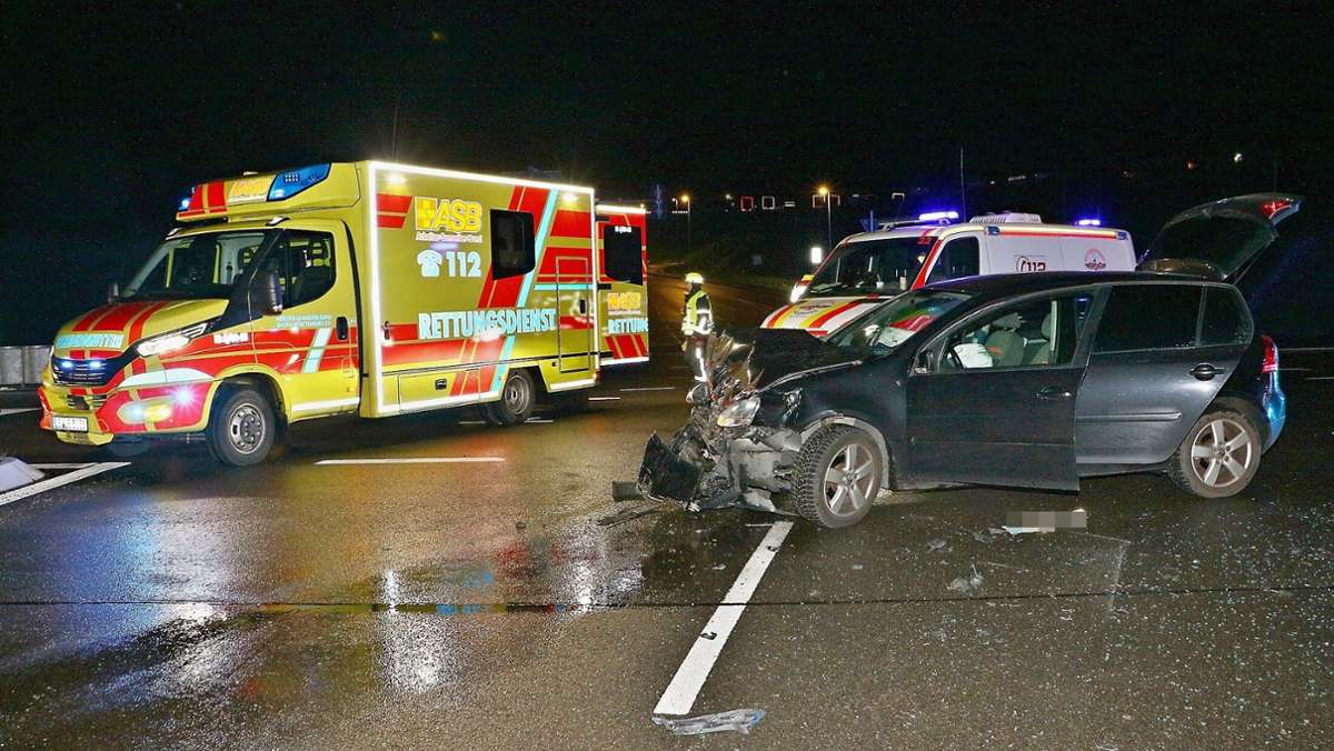Unfall bei Möglingen: Rote Ampel missachtet  – 28-Jährige schwer verletzt