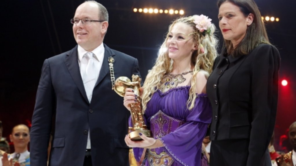  Bei der großen Gala-Show am Dienstagabend durften sich die besten Artisten über einen Goldenen Clown freuen. Prinzessin Stéphanie und Fürst Albert überreichten die Auszeichungen. 