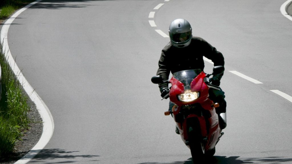 Geislingen an der Steige: Motorradfahrer nach Fahrfehler schwer verunglückt