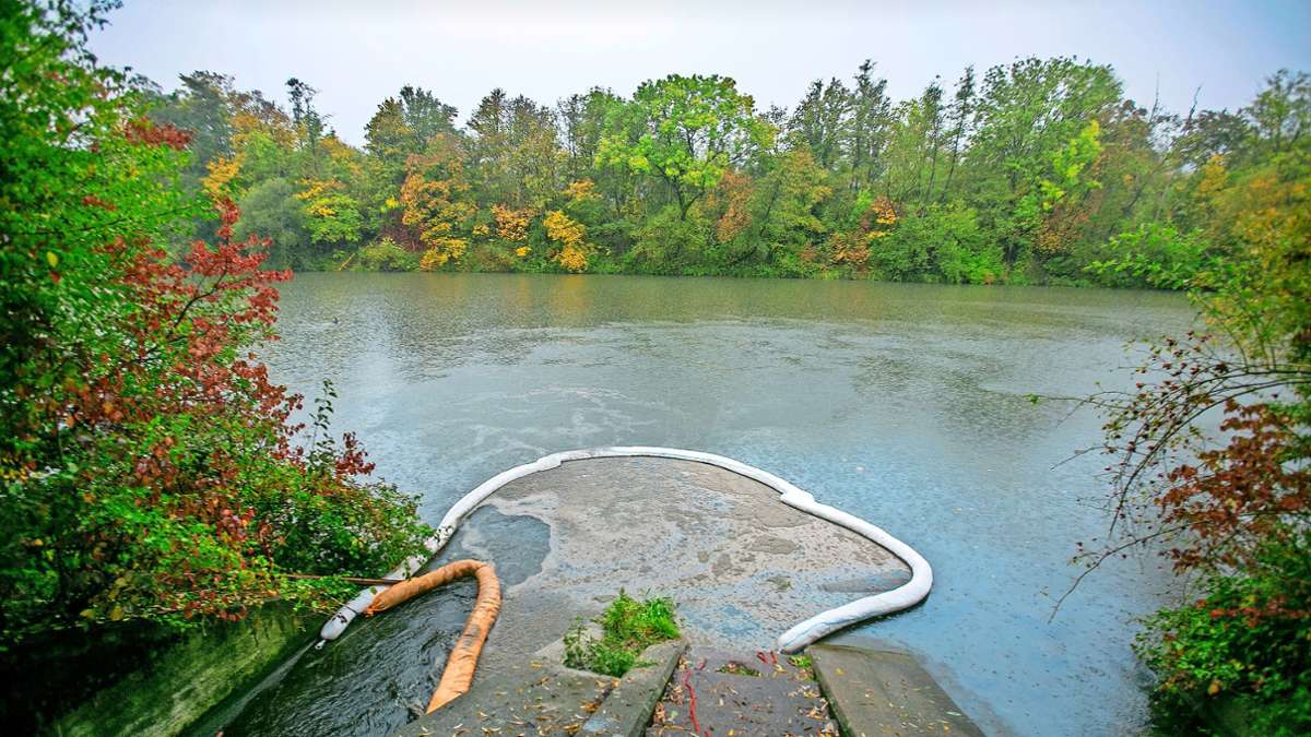 Umweltunfall in Esslingen: Hunderte Meter Ölteppich im Neckar – Folgen für Umwelt unklar