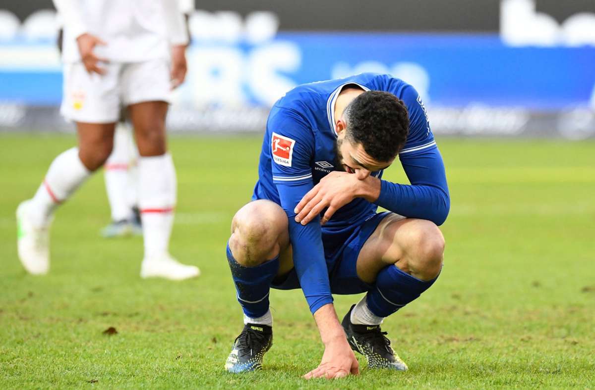 Auch wenn der VfB in der zweiten Halbzeit nicht mehr ganz so viel Schärfe aufweist, bleibt es für Schalke schwer. Im Bild: Nabil Bentaleb vom FC Schalke 04.