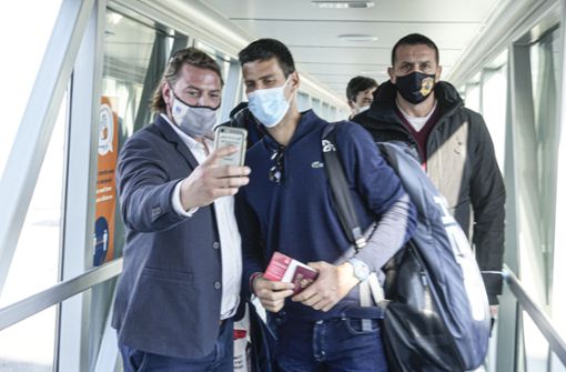 Novak  Djokovic hält sich nach Landung in Belgrad bedeckt