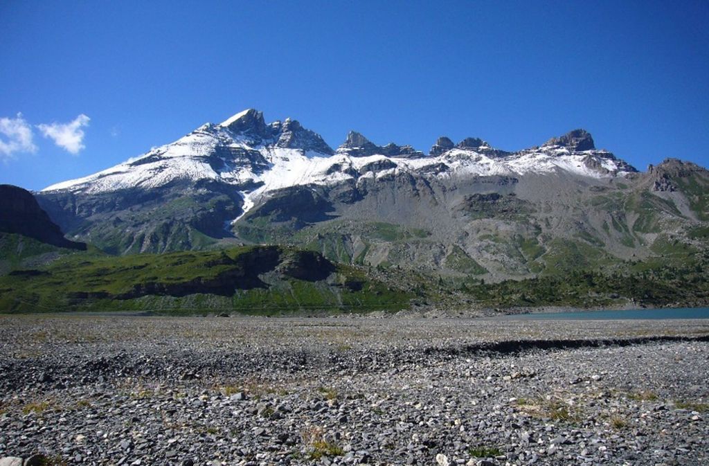 30. Oktober 2006 – Dents du Midi: Vom Berg Dents du Midi im Val d’Illiez (Wallis/Schweiz) stürzten eine Million Kubikmeter Gestein ins Tal. Personen- und Sachschäden gab es keine. Als Grund für den Felssturz wurde der ungewöhnlich warme Sommer vermutet.