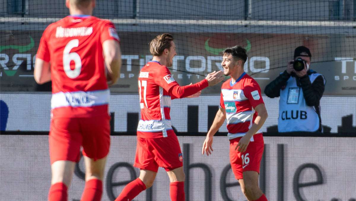  Der Fellbacher Fußballer im Trikot des Zweitligisten 1. FC Heidenheim erzielt beim 3:2-Erfolg gegen Fortuna Düsseldorf sein zweites Saisontor. Im Gesamtklassement gehört der Gastgeber nach wie vor zu den Verfolgern der ersten Aufstiegsaspiranten. 