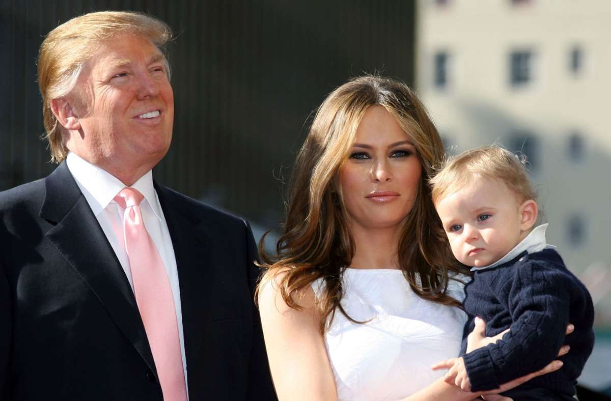 2006 kommt der gemeinsame Sohn Barron zur Welt, im selben Jahr wurde Melania US-Staatsbürgerin. Glaubt man der Pornodarstellerin Stormy Daniels, hatten sie und Trump nur kurze Zeit nach Barrons Geburt eine Affäre.