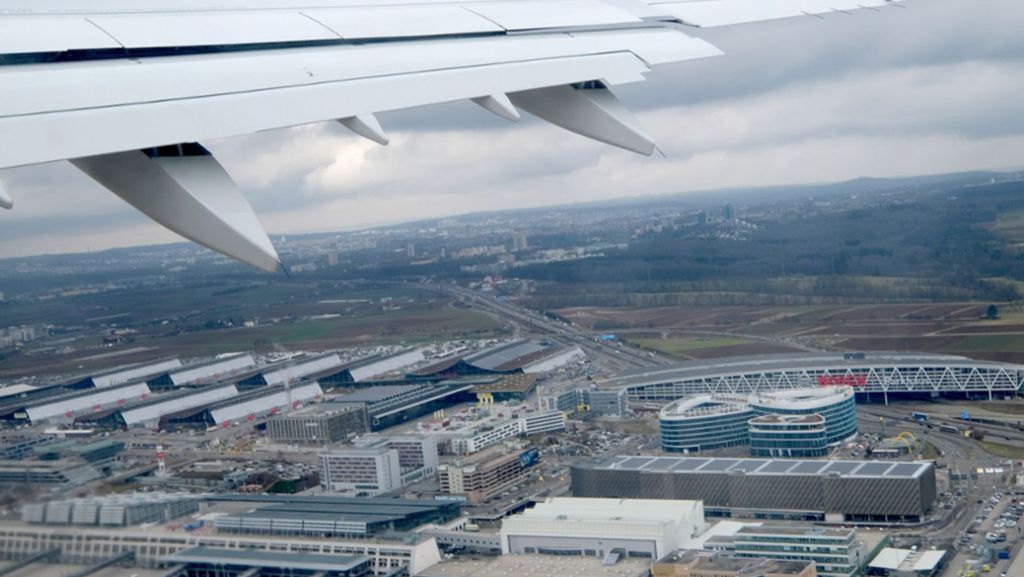 Corona-Vorsorge am Flughafen Stuttgart: Bundesregierung fliegt Passagiere aus Wuhan nach Stuttgart