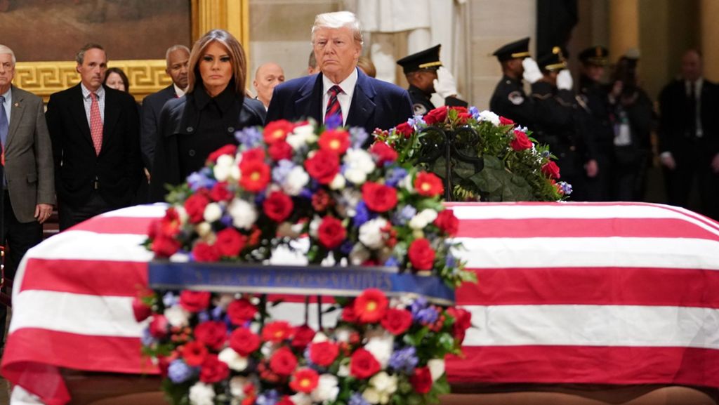 Abschied im Kapitol: Donald Trump und seine Frau Melania erweisen Bush letzte Ehre