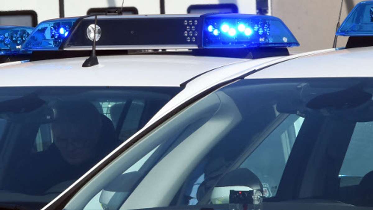  Ein bisher unbekannter Autofahrer hat zwischen Mittwochabend und Donnerstagmorgen einen geparkten BMW in Renningen beschädigt und ist einfach weitergefahren. 