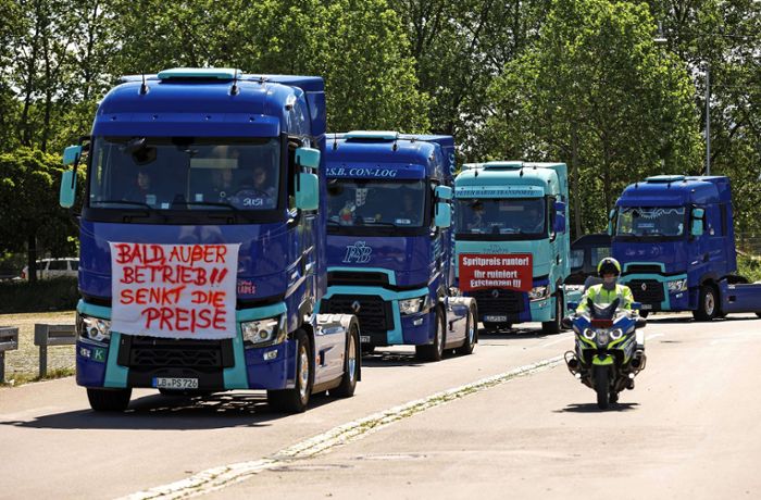 Demo in Stuttgart: Lkw-Korso  demonstriert gegen hohe Spritpreise