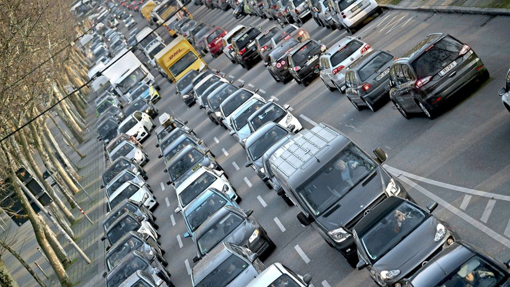 Verkehr in und um Stuttgart: Weniger Autos fahren in den Kessel