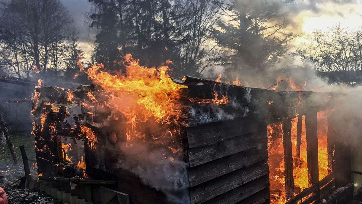 Brand in Magstadt: Gartenhaus brennt vollständig ab