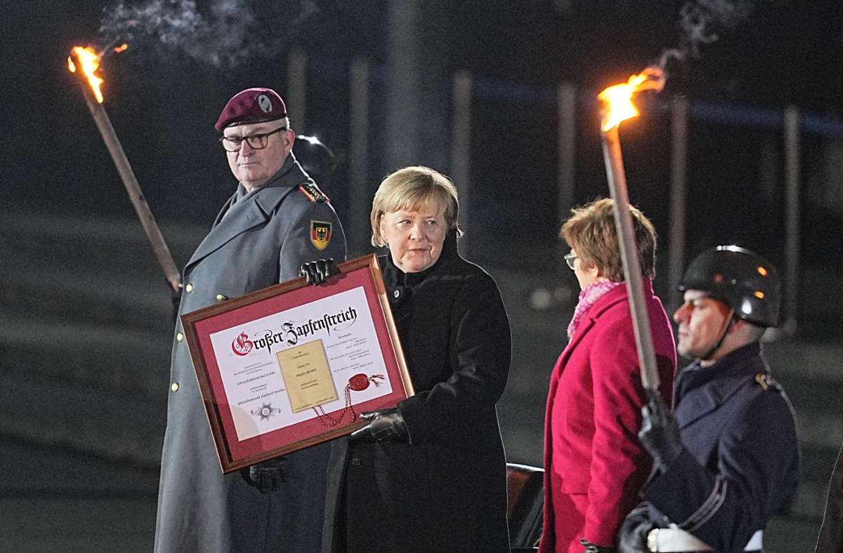 Angela Merkel mit General Eberhard Zorn und Noch-Verteidigungsministerin Annegret Kramp-Karrenbauer.