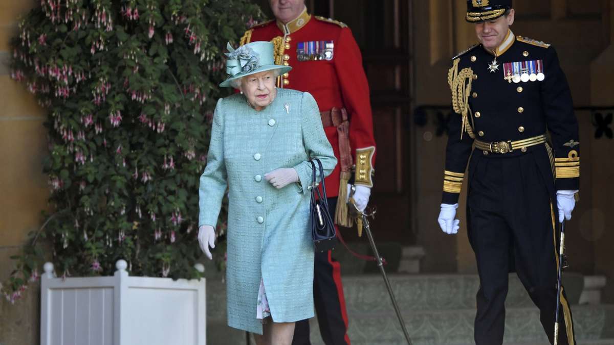 Elizabeth II.: Von der Medaille bis zum Ritterschlag: Queen ehrt fast 1500 Briten