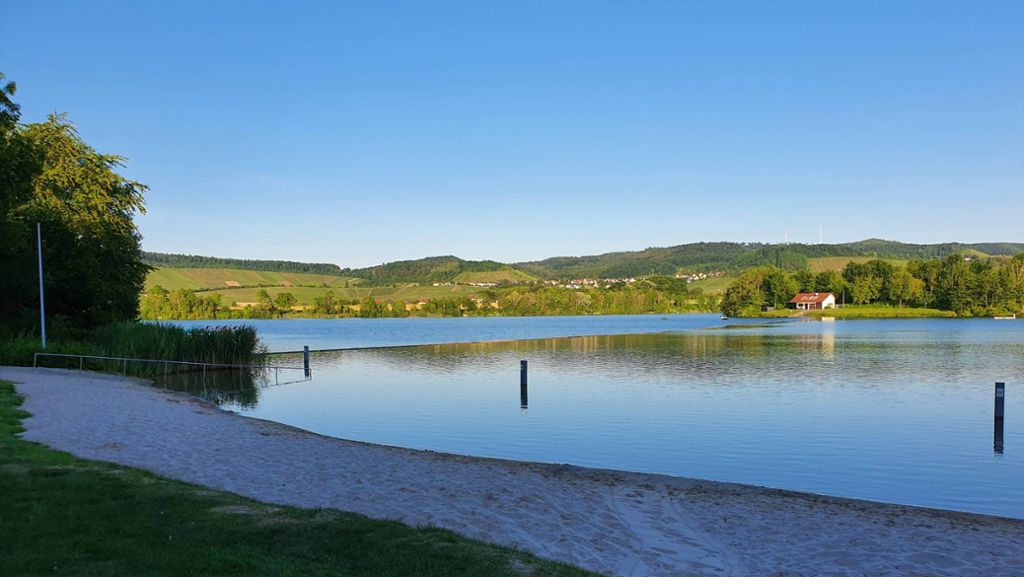 Badeunfall am Breitenauer See bei Heilbronn: 17-Jähriger badet trotz Corona-Verbot – Retter verhindern Schlimmeres