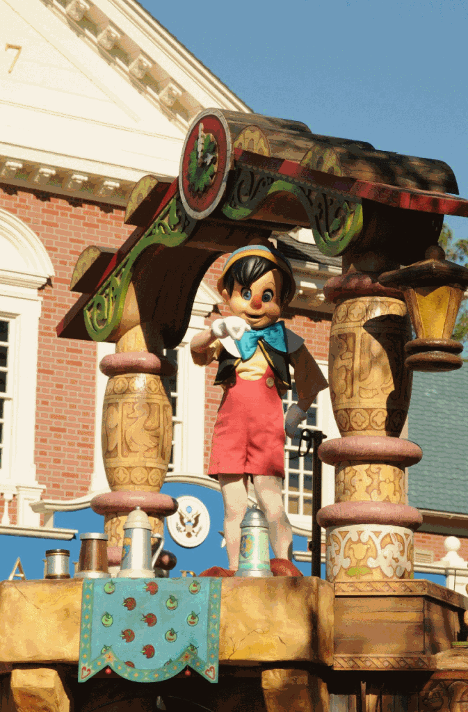 Pinocchio bei der täglichen Parade