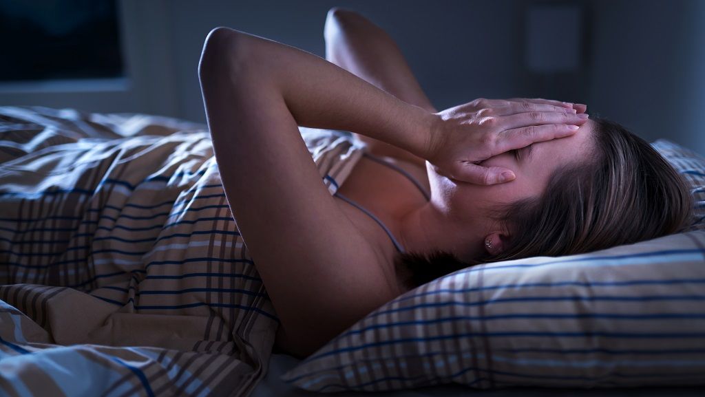 Nachtschweiß kann wachhalten - was sind die Ursachen und was hilft gegen das nächtliche Schwitzen?